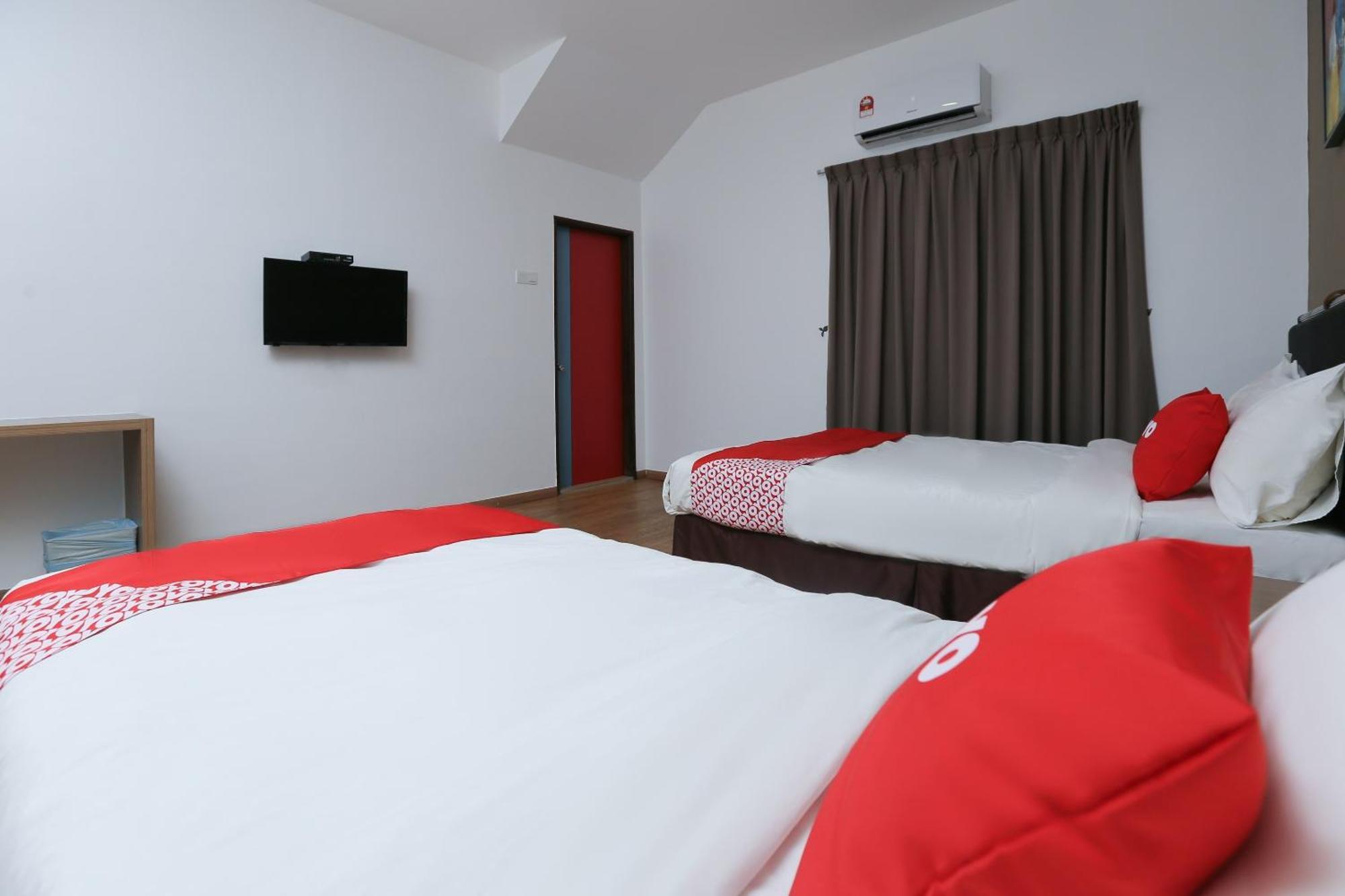 Oyo 89915 East Mount Hotel Kukup Exterior foto