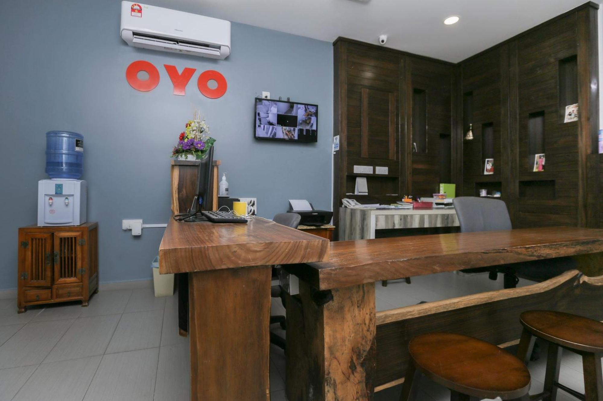 Oyo 89915 East Mount Hotel Kukup Exterior foto