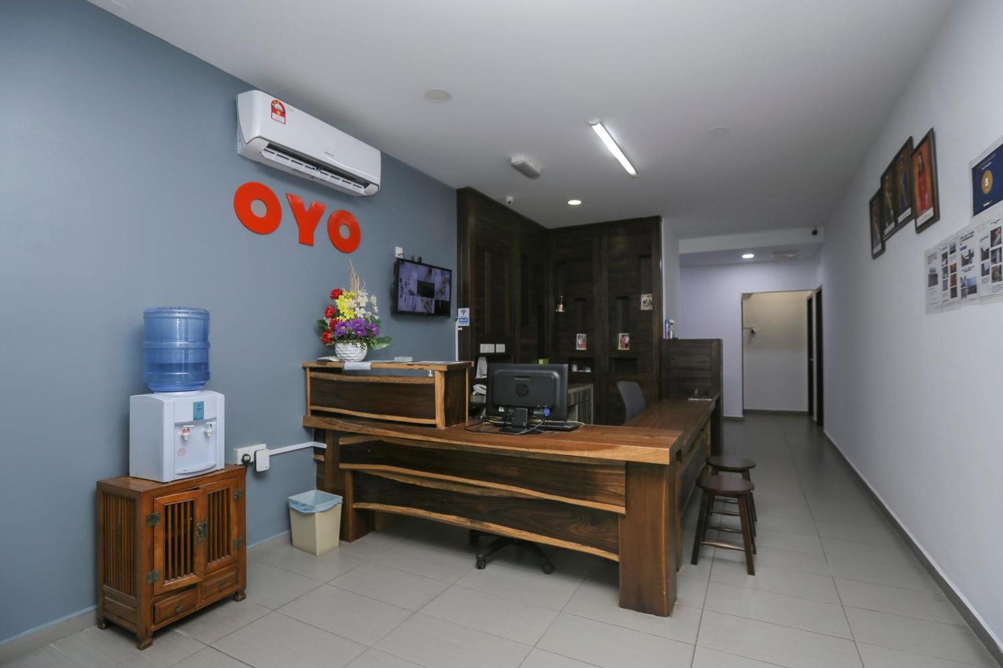 Oyo 89915 East Mount Hotel Kukup Exterior foto
